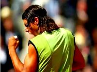 PG-纳达尔在篮网比赛中险胜，领先优势明显引发热议！观众掌声雷动(引得现场观众掌声不断)