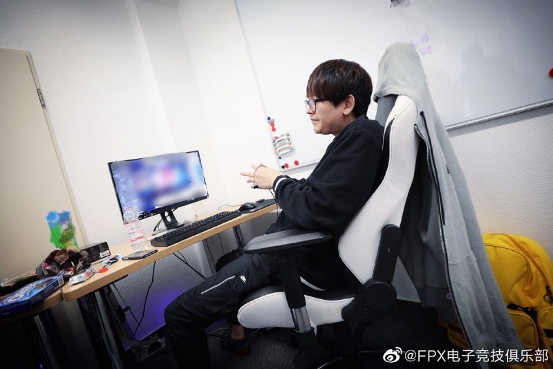 关于Karsa迎来七赛季高光表现,DWG球迷沸腾!的信息 关于Karsa迎来七赛季高光表现,DWG球迷沸腾!的信息