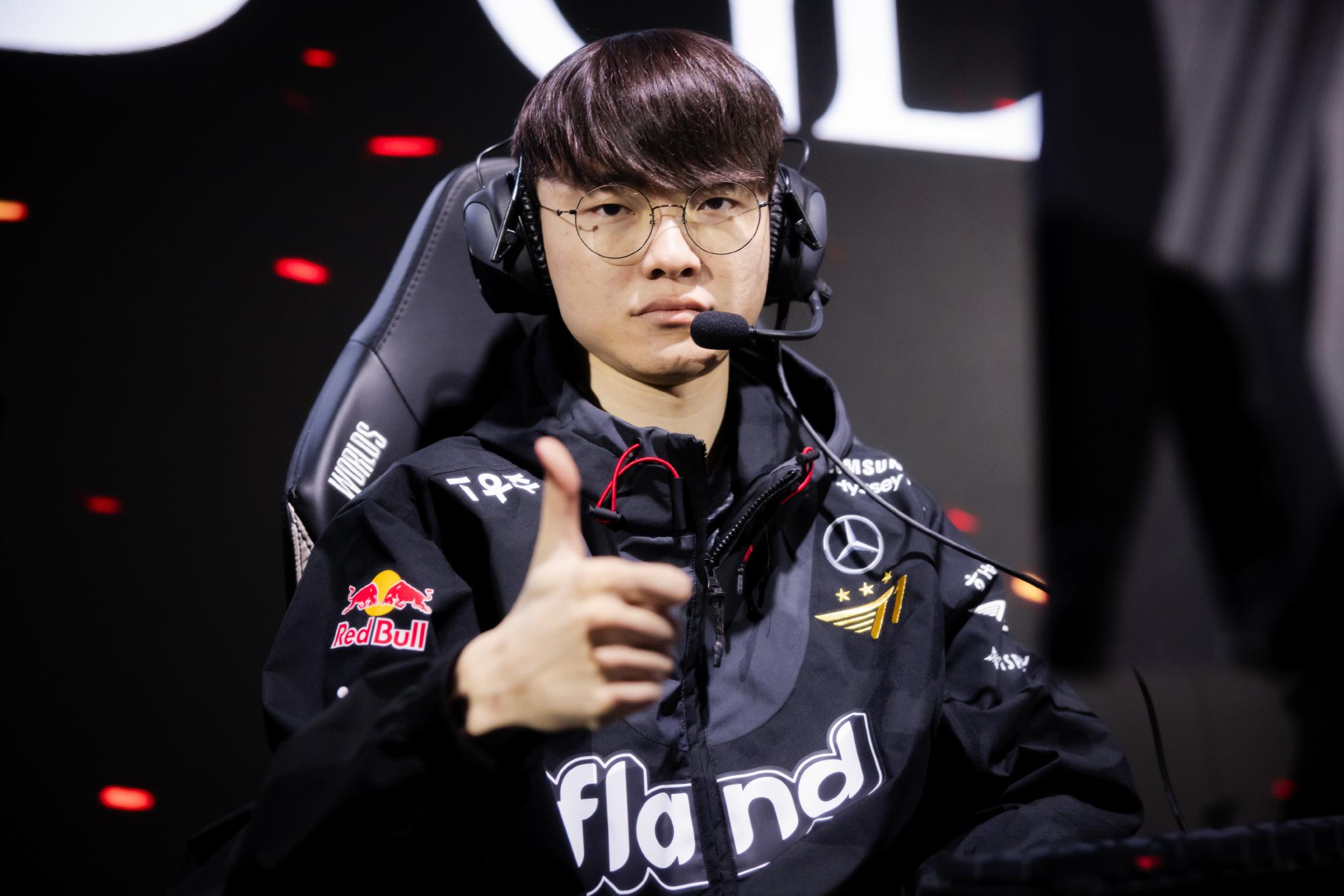 包含Faker回归赛场，出色防守首场状态亮眼，巴黎圣日耳曼观众沸腾！的词条